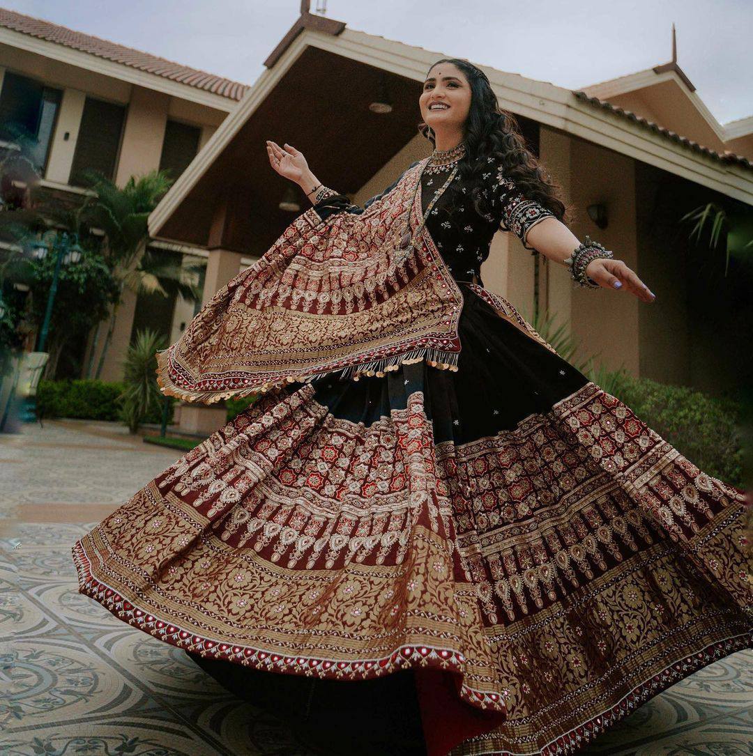 Black hotsell gujrati lehenga