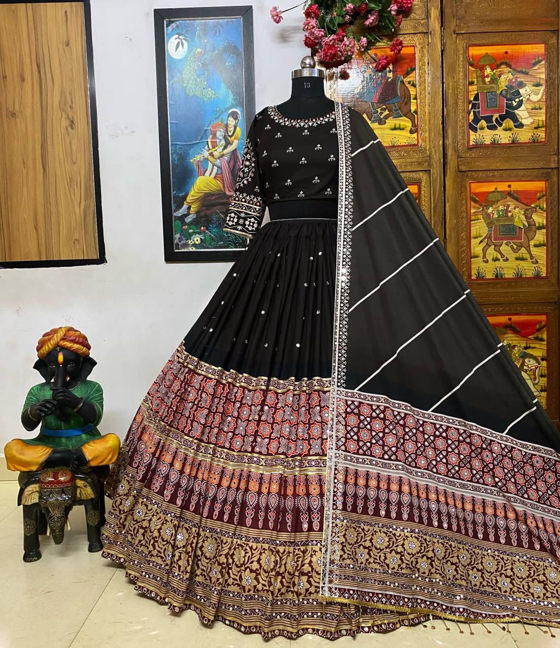 Buy Ankle Length Garba Skirt/kutch Work Ghaghra Choli/short Chaniya Choli/gujrati  Lehenga Chunni Set Online in India - Etsy
